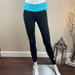 NWOT $60 Victoria’s Secret Pink Mid Rise Ultimate Logo Leggings